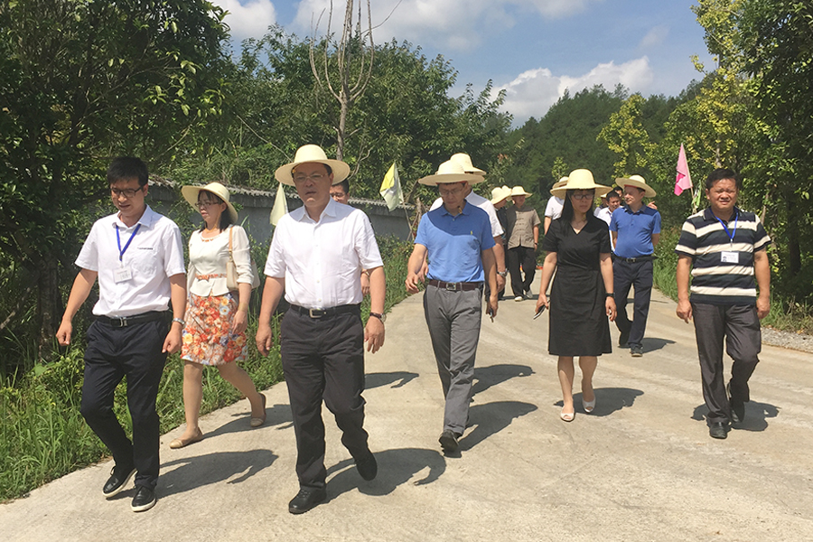 F:\2015-2018年OA文件 电视机媒体播放图设计\2018-OA文件 电视机媒体播放图设计\2018.07.31-中央党校副校长王东京调查调研北京资源豪利777集团\01.jpg